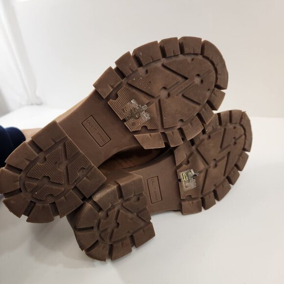 Call it Spring Vegan Leather Chelsea Boots Tan Size 7 - Picture 8 of 12